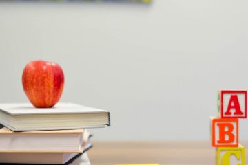elma, okulda beslenme, kitap, kırmızı elma, ara öğün