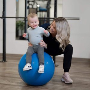 bebek fizyoterapi, bebekler için fizik tedavi ve rehabilitasyon, bebek pilates topu