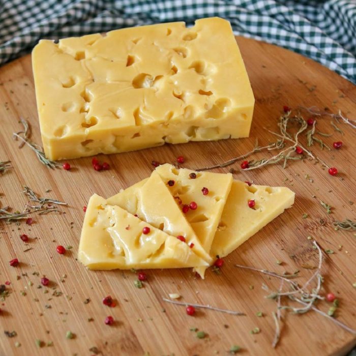 emmental peynir, İsviçre peyniri, delikli peynirin adı