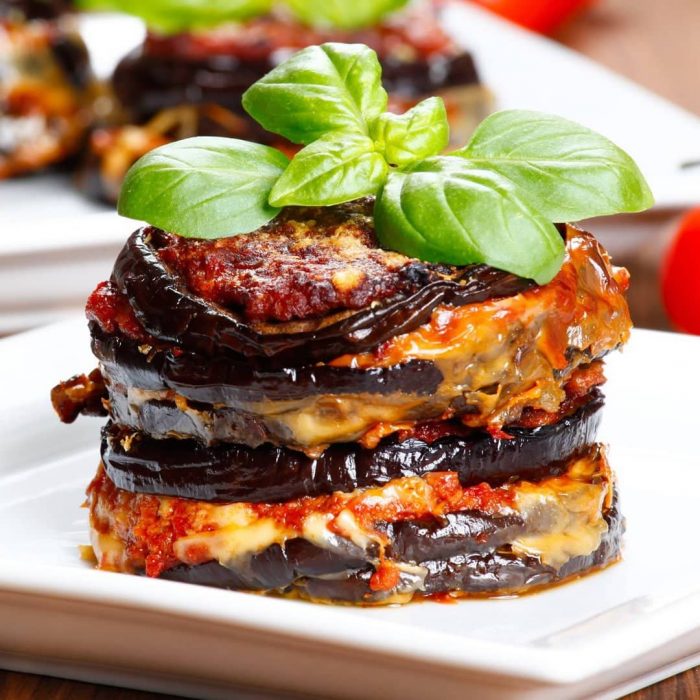 Parmigiana, patlıcanlı yemek