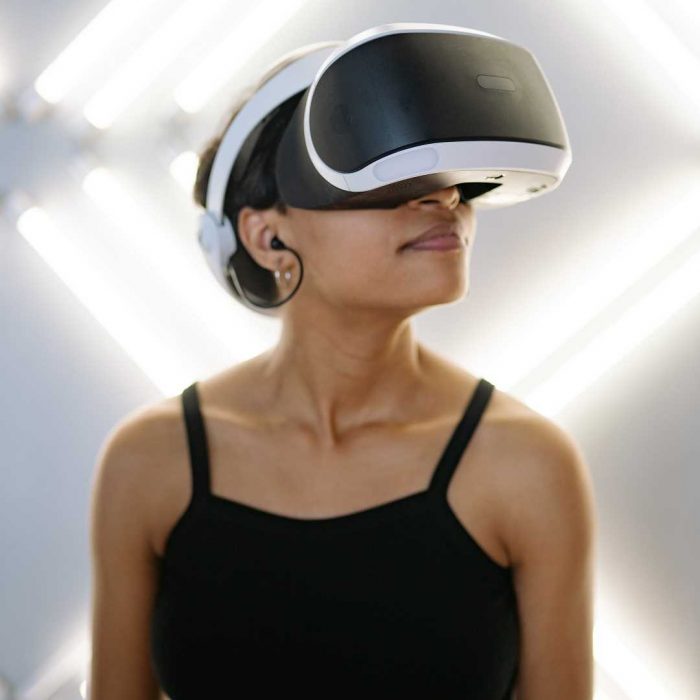 VR teknolojisi, sanal gerçeklik, virtual reality, günlük yaşam, kadın