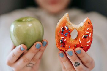 diyet seçeneği, diyette seçenekler, diyet kaçamağı, elma, donut, pişi, hamur kızartması, alternatif, diyet değişimi, kadın, diyeti bozma, yeşil elma
