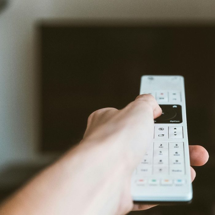 TV, kumanda, yön vermek, seçmek, kontrol etmek, kumanda etmek, şarj, pil, ana akım, medya, televizyon